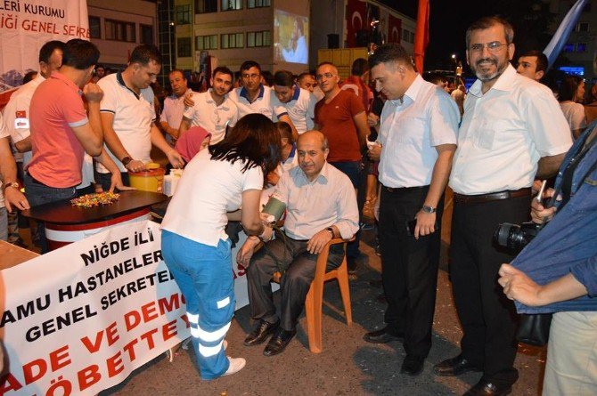 Niğde Kamu Hastaneleri Birliği Darbe Nöbetinin 18. Gününde Stant Açtı