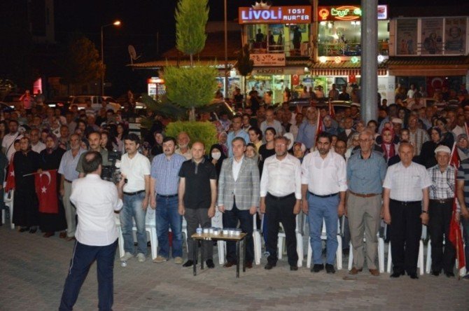 Gediz’de Demokrasi Nöbetine Milletvekili Desteği