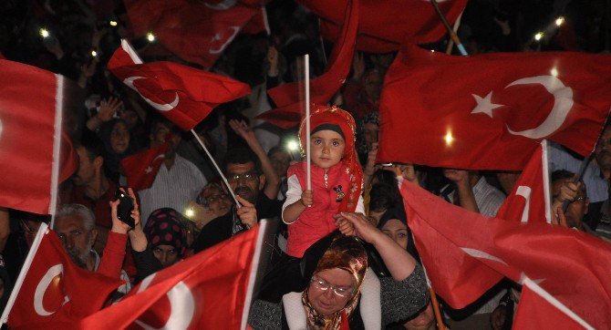 Sivas’ta Demokrasi Nöbeti Devam Ediyor