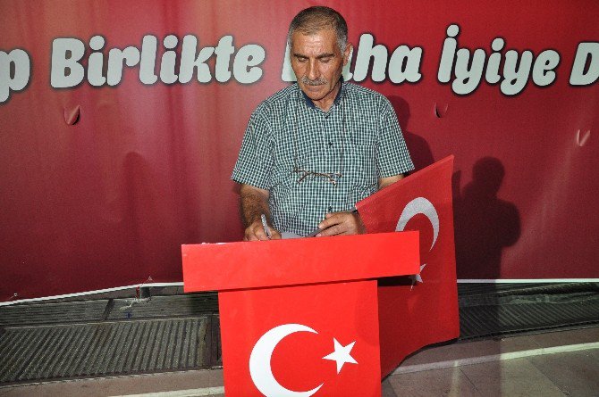 Demokrasi Nöbetinde ‘Tarihe Sen De Not Düş’ Standı