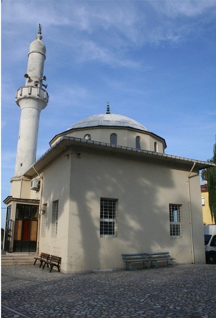 Rize’de Tarihi Cami Yıkıldı