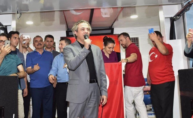 Başkan Demircan’dan Ataşehir’deki Demokrasi Nöbetine Destek