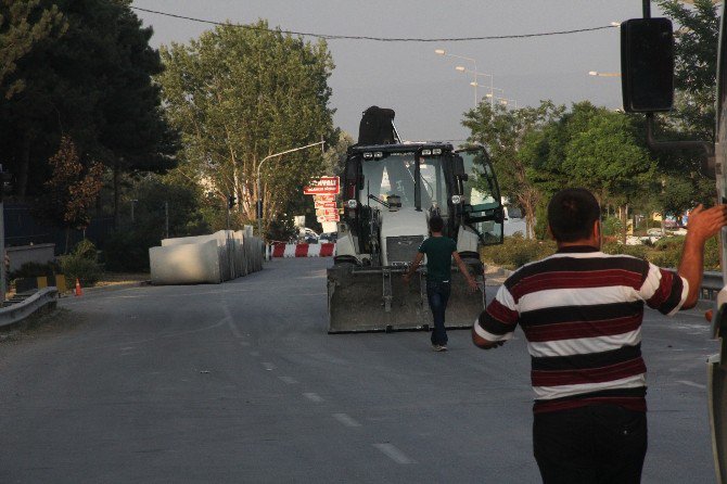 Komando Tugayı’nın Önündeki Beton Bloklar Kaldırıldı