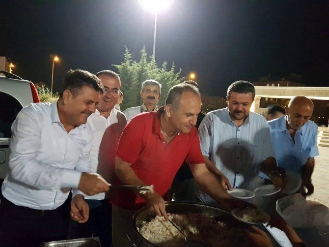 Didim’de Demokrasi Nöbetinde Şehitler İçin Hayırda Bulunuldu