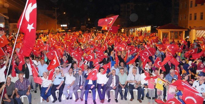 Düzköy’de Demokrasi Mitingi Düzenlendi