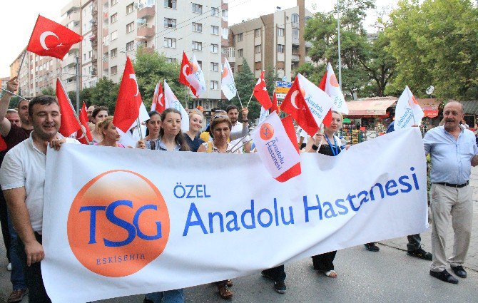 Özel Eskişehir Tsg Anadolu Hastanesi’nden Demokrasi Yürüyüşüne Destek