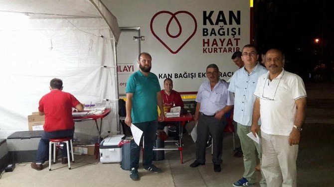 ’Demokrasi Nöbetinde’ Kan Bağışı Yaptılar.