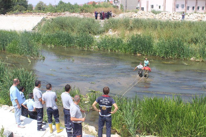 Çayda Mahsur Kalan Kadını İtfaiye Ekipleri Kurtardı