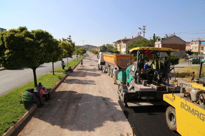 Osmanlı Mahallesi Tennuri Caddesi’nde Asfaltlama Çalışması