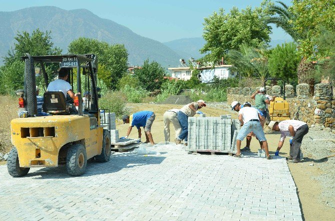 Köyceğiz’de Kilit Parke Döşeme Çalışmaları Devam Ediyor