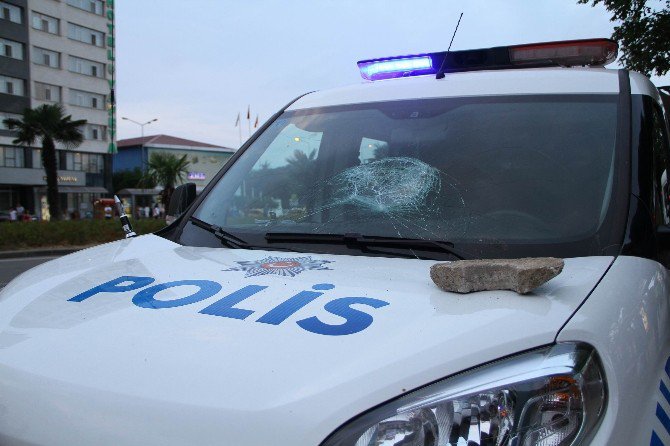 Samsun’da Polis Aracına Taş Atan Kadın Gözaltına Alındı