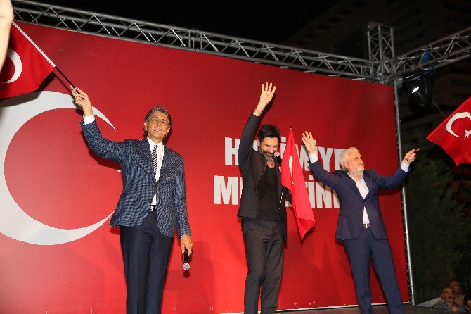 Uğur Işılak, Vatan Caddesi’nde Demokrasi Nöbeti’nde