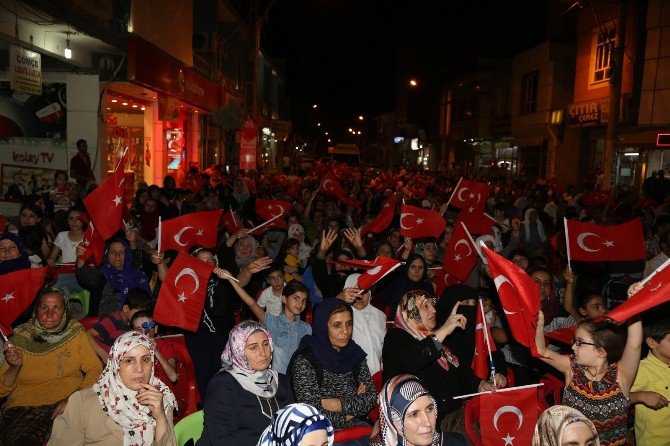 Belediye Başkanı Mehmet Ekinci Viranşehir’de Demokrasi Nöbetine Katıldı