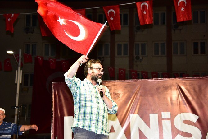 Yazar Dr. Senai Demirci Manisalılarla Demokrasi Nöbetinde Buluştu