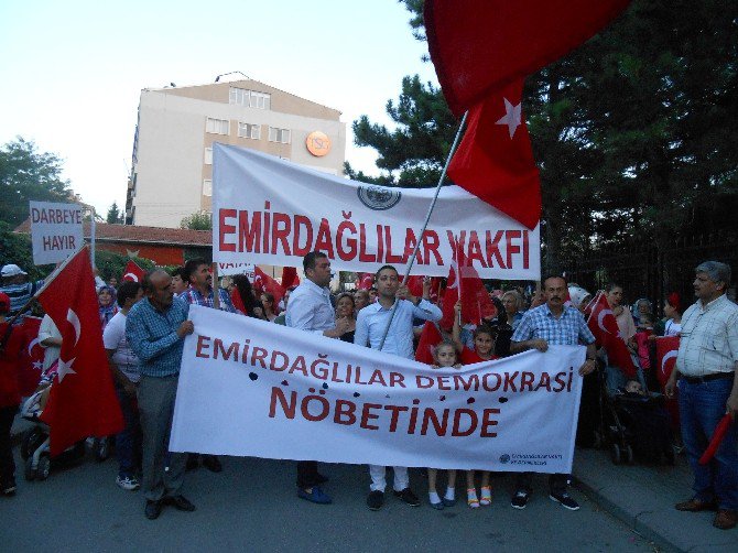 Emirdağlılar’ın Demokrasi Yürüyüşüne Binlerce Kişi Katıldı