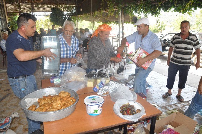 Köylüler Yangınla Savaşan Orman İşçilerine Yemek Temin Ediyor