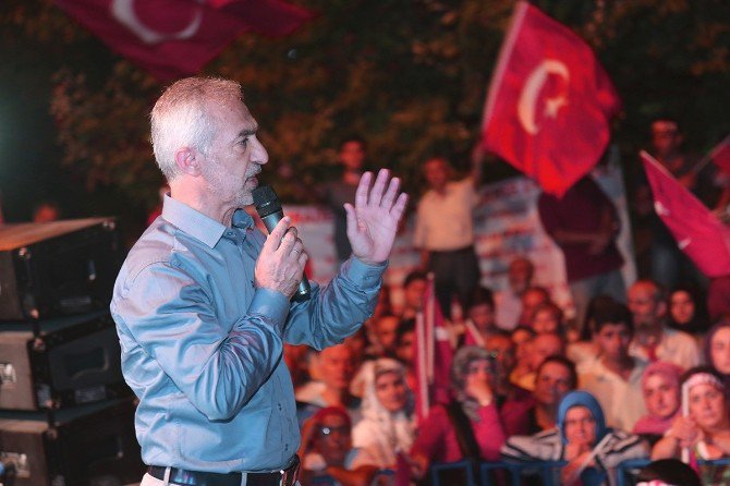 Başkan Kadir Topbaş Kağıthanelilerle Demokrasi Nöbetine Katıldı