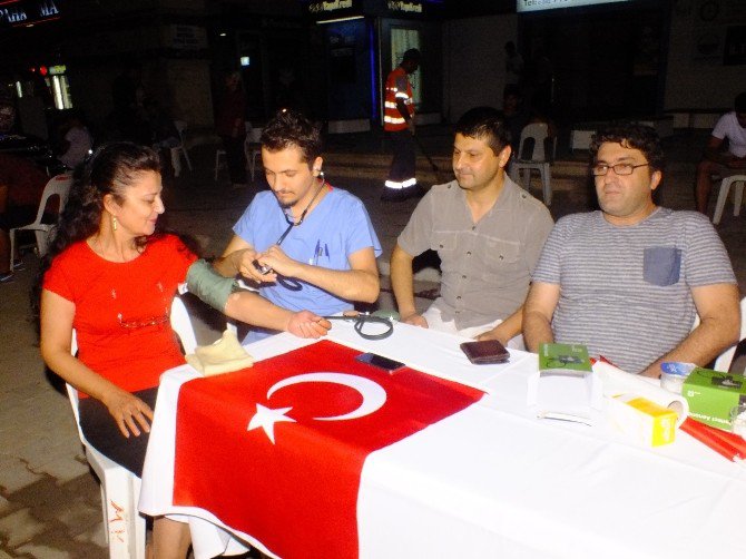 Serik’te Demokrasi Nöbeti Devam Ediyor