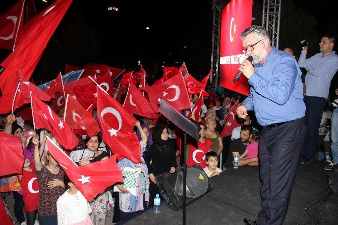 Tekirdağ’da İlahi Konseri İle Demokrasi Nöbeti