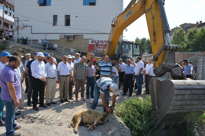 Niksar’da ‘Kapalı Semt Pazarı Ve Otopark Projesi’ İnşaatına Başlandı