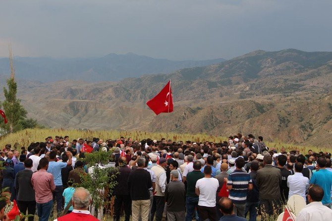 15 Temmuz Şehidi Oğuzhan Yaşar Gözyaşları Arasında Toprağa Verildi