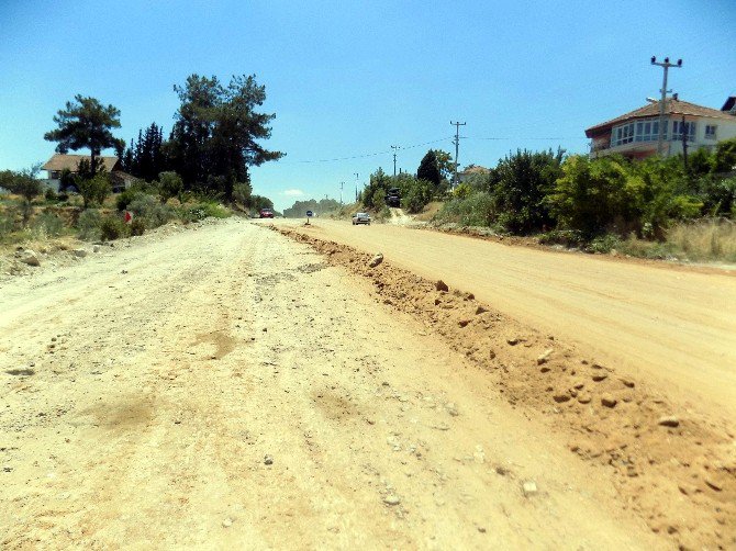 Karacasu’da Bitirilemeyen Yol İçin İmza Kampanyası Başlatıldı