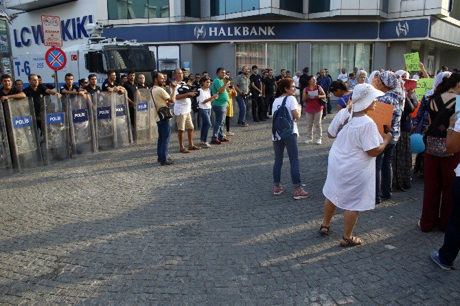 Antalya’da Hdp’li Kadınlardan Darbe Eylemi