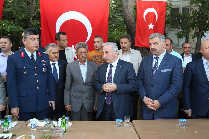 Vali Kamçı Şehit Temizyürek’in Mevlidine Katıldı