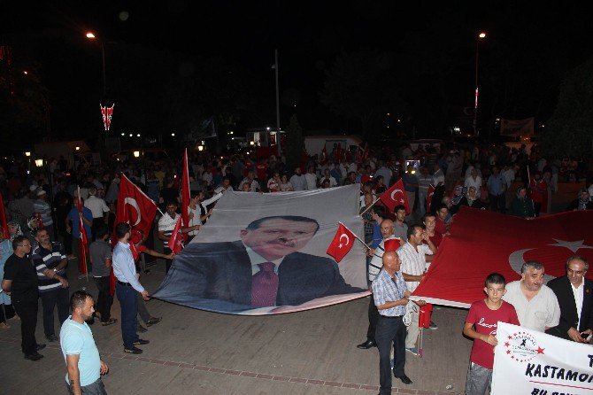 Tekirdağ’da Demokrasi Nöbeti Sürüyor