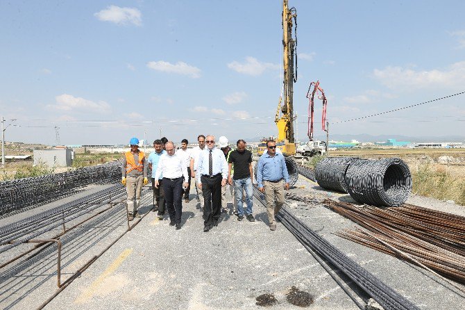 Başkan, Üst Geçit Çalışmalarını Yerinde İnceledi