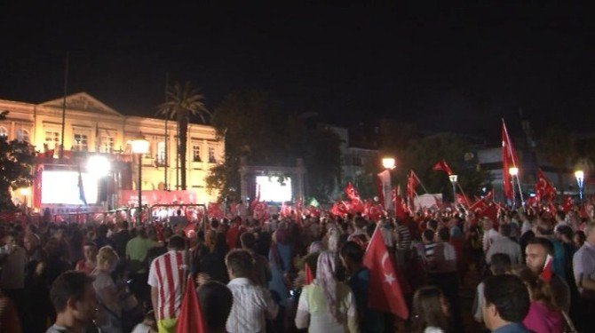 İzmir’de Demokrasi Nöbeti 22’inci Gününde