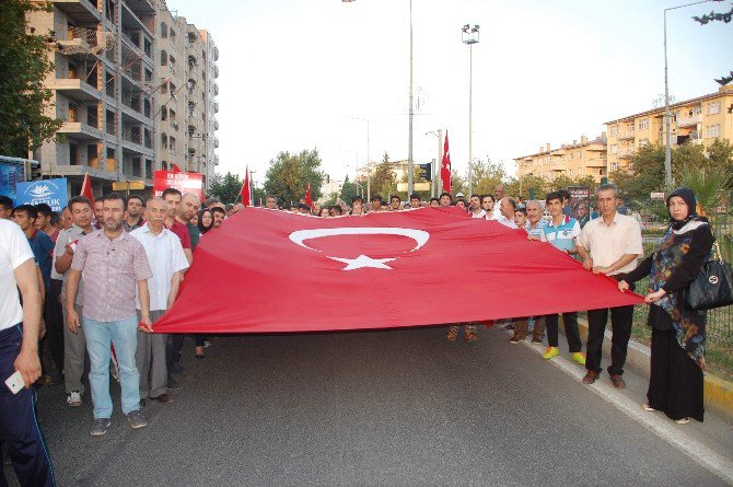 Adıyaman’da, Demokrasi Yürüyüşü Yapıldı