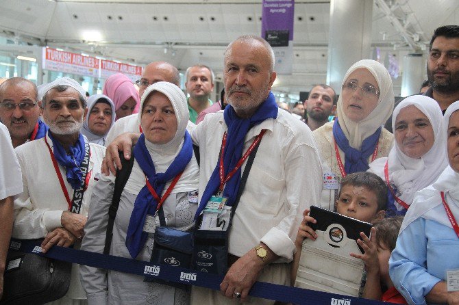 Hacı Adayları Kutsal Topraklara Dualarla Uğurlandı