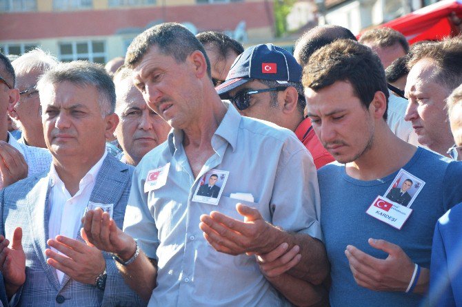 Balıkesir Şehidine Ağladı