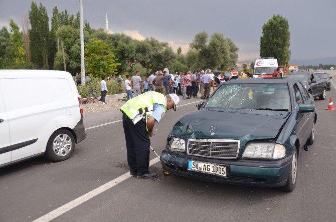 Otomobil Motosikletle Çarpıştı: 1 Ölü