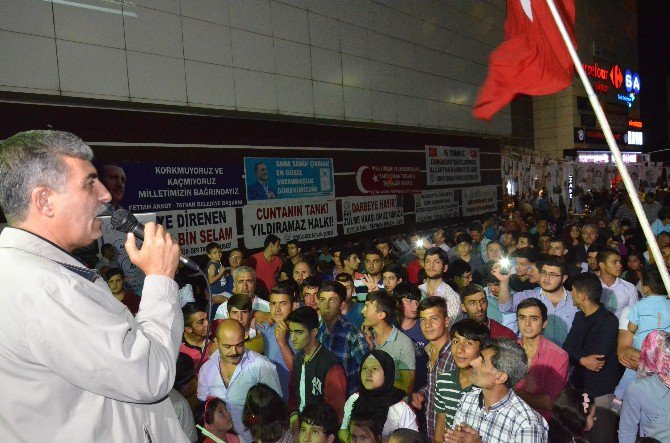 Tatvan’da Ki Demokrasi Nöbetinde İlahiler Okundu