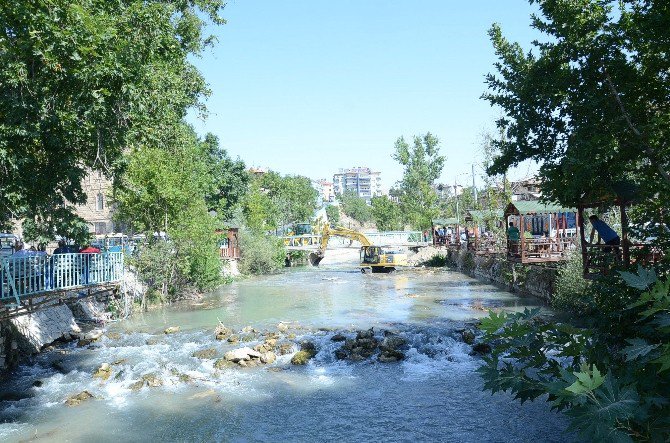 Tohma Çayı’nda Temizleme Çalışması Yapıldı