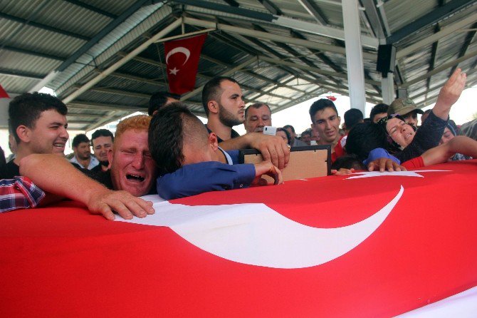 Gaziantepli Şehit Mehmet Bakan Gözyaşlarıyla Toprağa Verildi