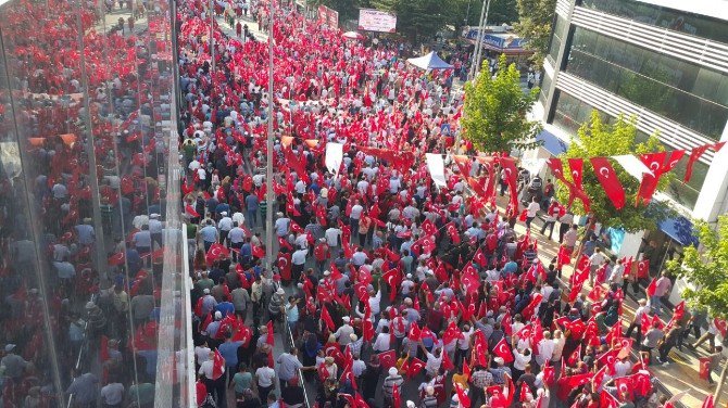 “Demokrasi Ve Şehitler Mitingi" Düzce’de Coşkuyla Kutlandı