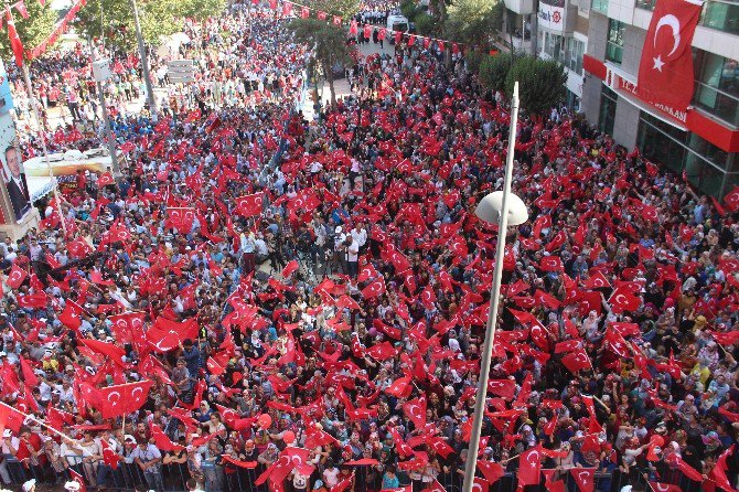 Elazığ’da ’Demokrasi Ve Şehitler Mitingi’ Yapıldı