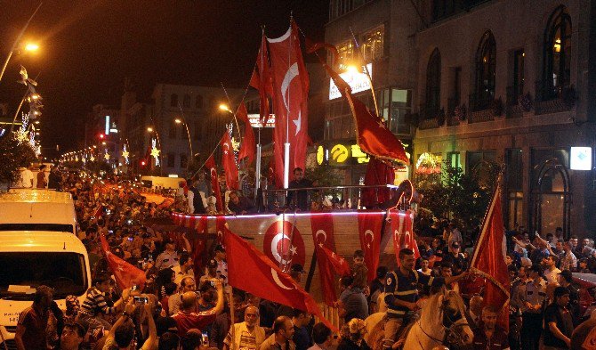 Erzurum’daki Bayrak Yürüyüşünde Karadan Gemi Yürütüldü