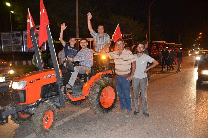 500’ü Aşkın Traktörle Demokrasi Konvoyu