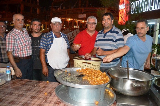 Ayvalık Esnaf Ve Sanatkarlarından 15 Temmuz Şehitleri İçin Lokma Hayrı