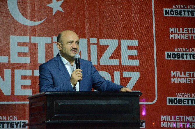 Demokrasi Nöbeti’nde Final Gecesine Milli Savunma Bakanı Işık Da Katıldı