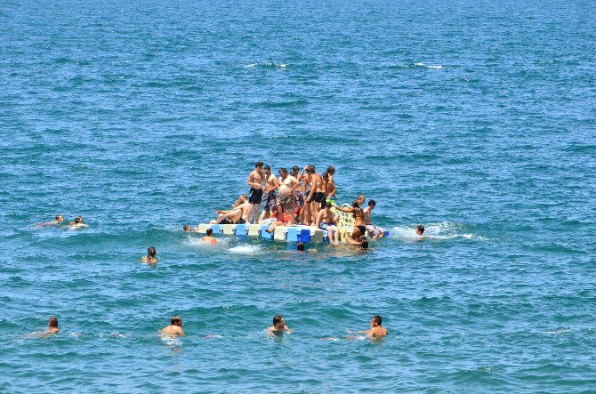 Zonguldak’ta Sıcaktan Bunalan Vatandaşlar Plajlara Akın Etti