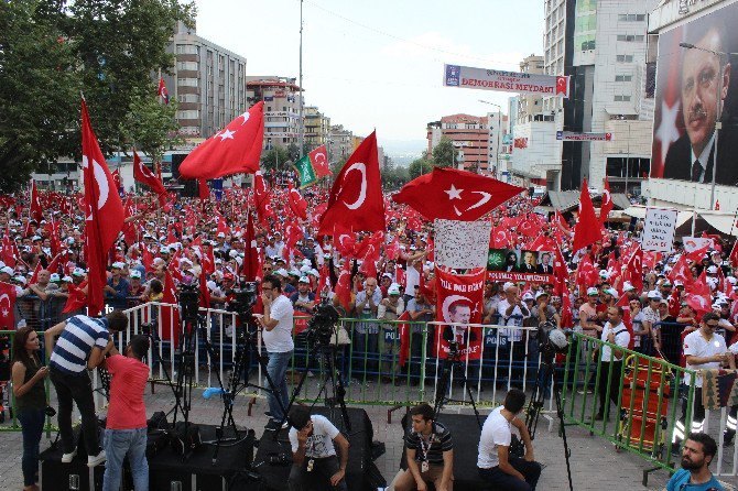 65 Bin Kişi Bursa 15 Temmuz Demokrasi Meydanı’na Akın Etti