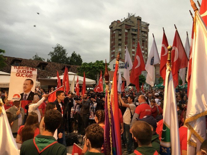 Sırbistan’da Demokrasi Ve Şehitler Mitingi’ne Destek Mitingi Düzenlendi