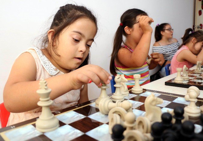 ‘Engelli Yaz Okulu’nda Eğelence İle Eğitim Bir Arada