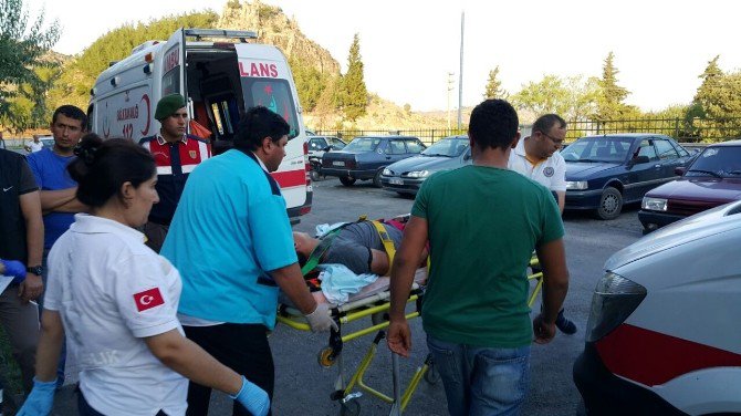 Yangına Müdahaleden Dönen Gençler Trafik Yaptı: 1 Ölü