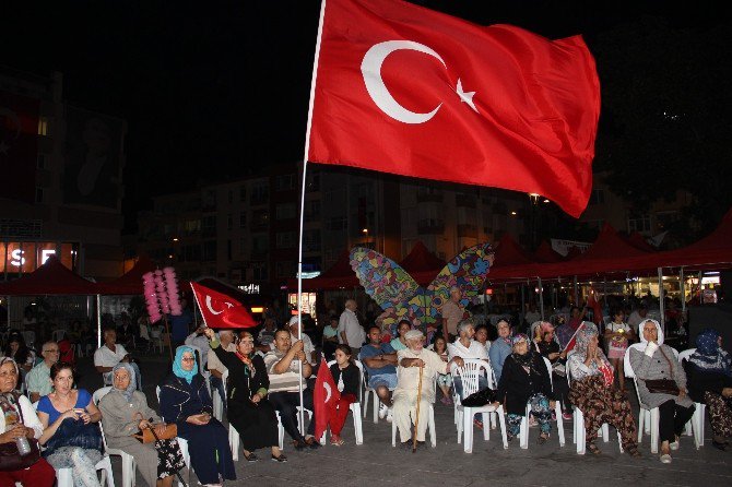 Çanakkale’de Demokrasi Nöbeti Sürüyor